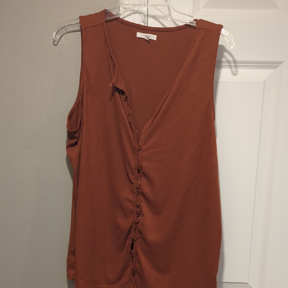 Women's Sleeveless Button-Down Top - Rust